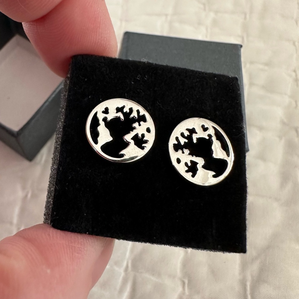 New Sofia Milani Solid 925 Sterling Silver World Map Stud Earrings